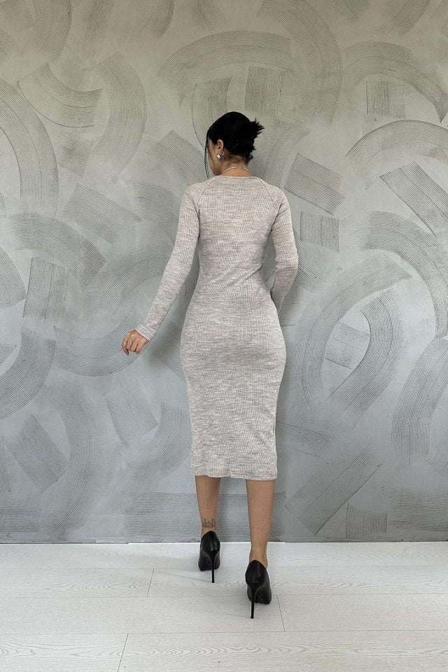 Bej Eteği Yırtmaçlı Triko Elbise