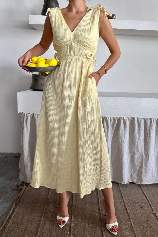 MÜSLİN ELBİSE OMUZ BÜZGÜ DETAYLI V YAKA KOLSUZ ELBİSE - Sarı