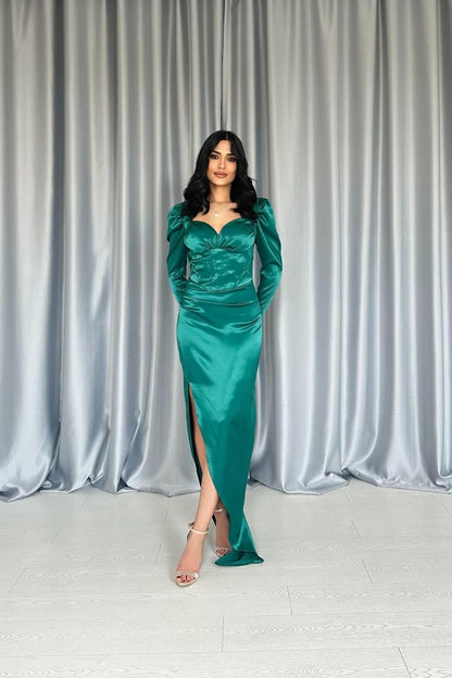 Zümrüt Göğsü Kuplu Yırtmaçlı Elbise