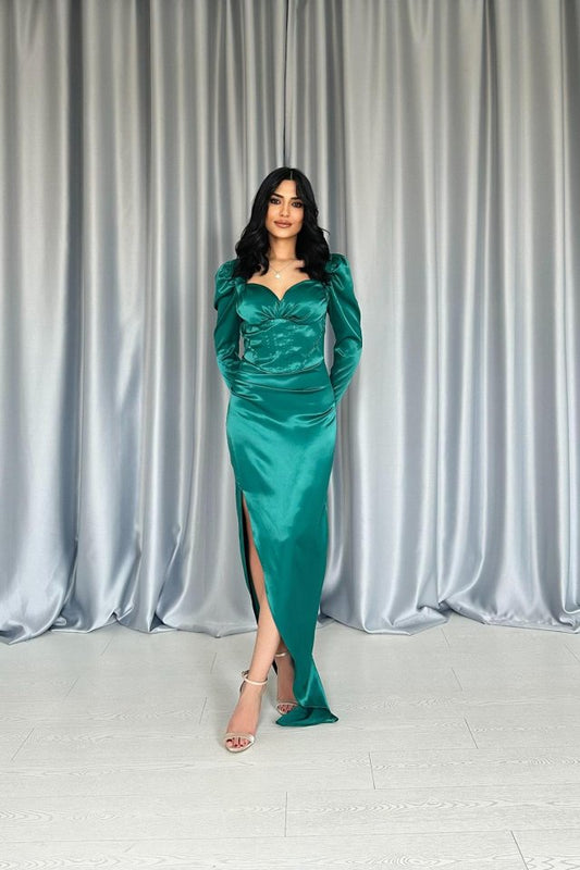 Zümrüt Göğsü Kuplu Yırtmaçlı Elbise