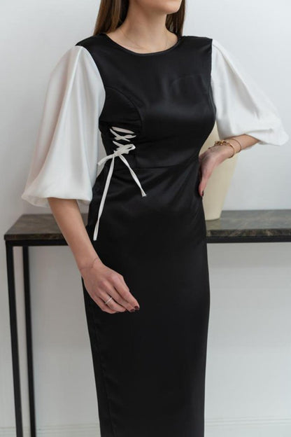 Siyah Beyaz Bağcık Detay Saten Elbise