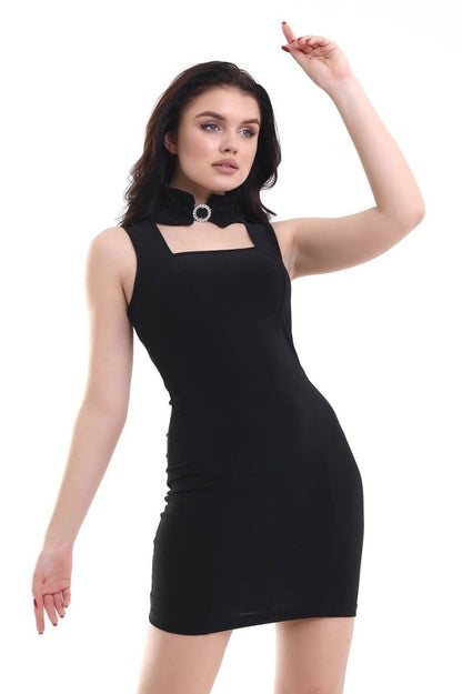 Kadın Kare Yaka Taş Detaylı Yaka Aksesuarlı Sandy Kumaş Fırsat Ürün Diz Üstü Elbise