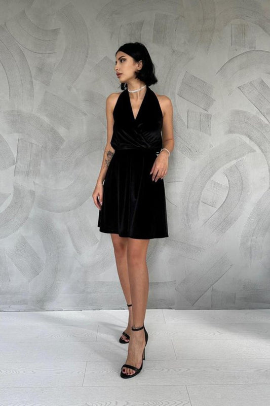 Siyah Boyundan Geçmeli Elbise