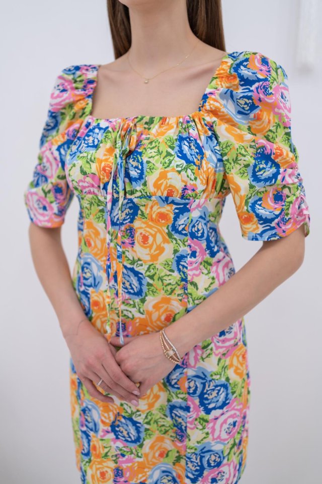 Desenli Boyundan Bağlamalı Desenli Elbise