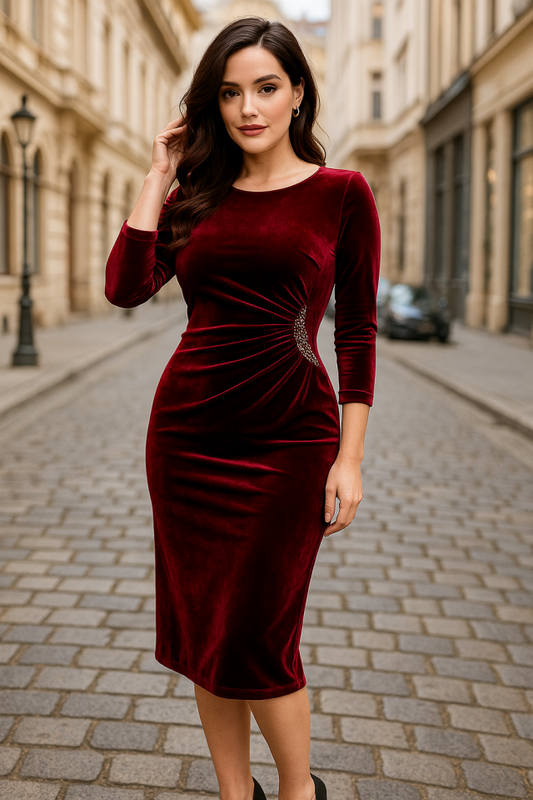 Kadın Uzun Kollu Yakası Açık Yanlardan Büzgülü Taş Detaylı Midi Kadife Elbise