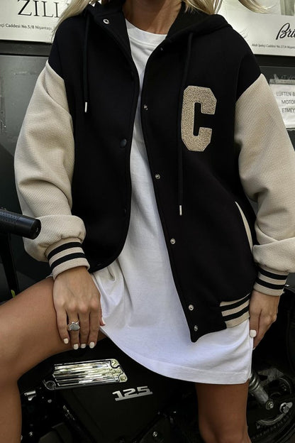 Siyah Kapüşonlu Kolej Mont