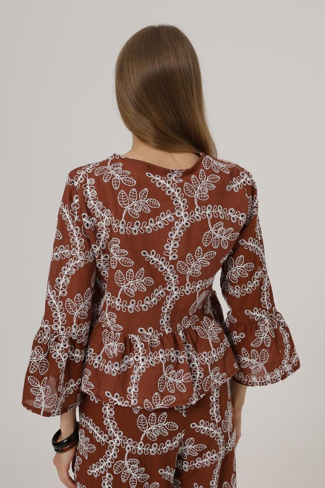 Fiyonk Bağlamalı Brode Bluz - Kahve