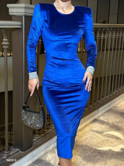 Kadın Bisiklet Yaka Vatkalı Manşet Detay Kadife Kumaş Midi Boy Elbise