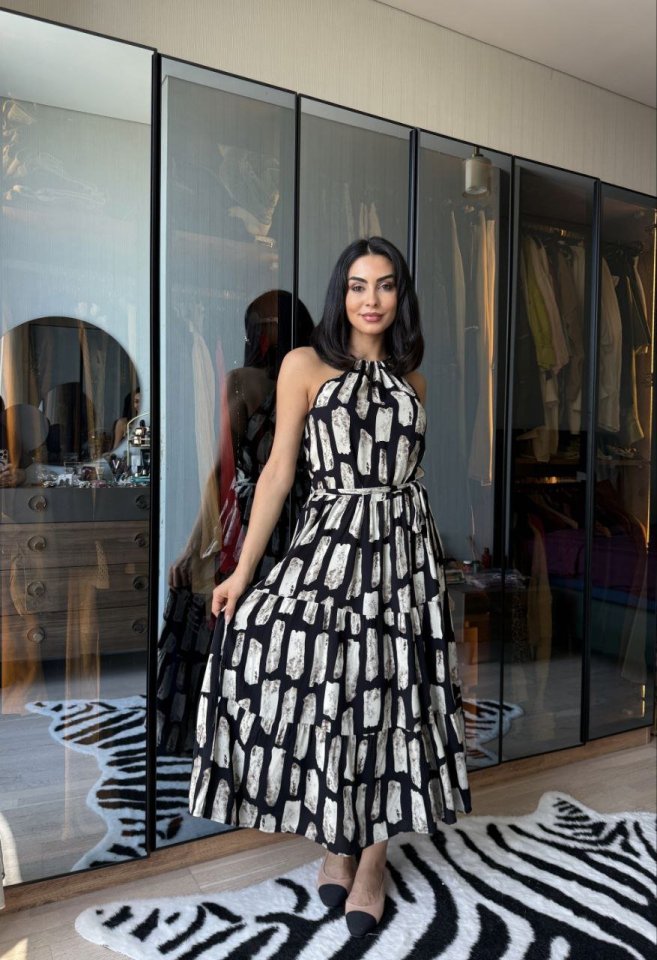 Kadın Viskon Kumaş Ip Askılı Halter Yaka Cepli Midi Boy Elbise