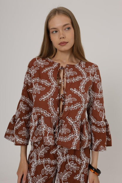 Fiyonk Bağlamalı Brode Bluz - Kahve