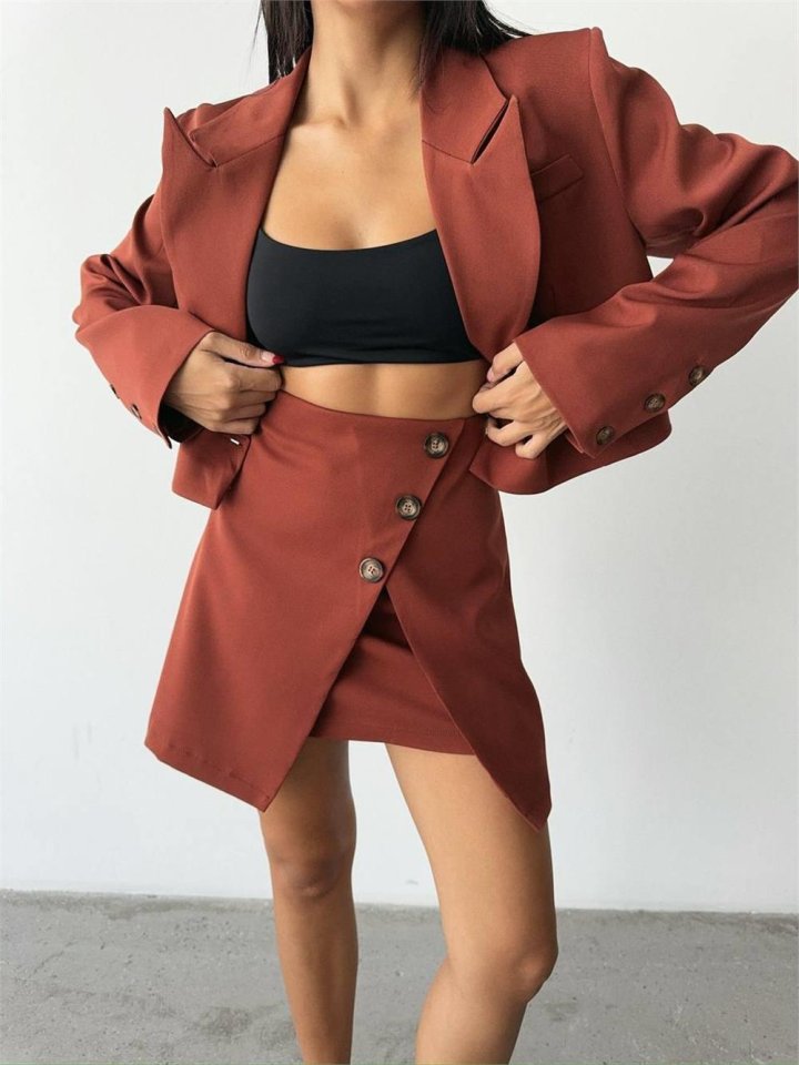 DÜĞME DETAYLI ETEK - CROP CEKET TAKIM - Kiremit