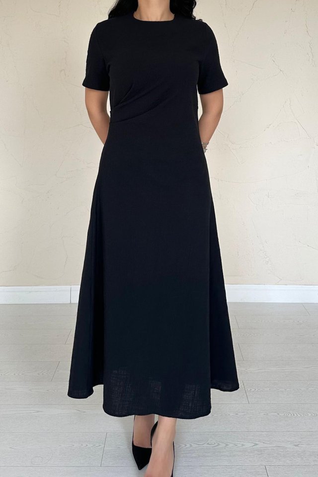 Siyah Pileli Bisiklet Yaka Elbise