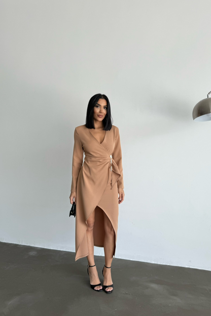 KRUVAZE BROŞ DETAYLI ELBİSE - Bej