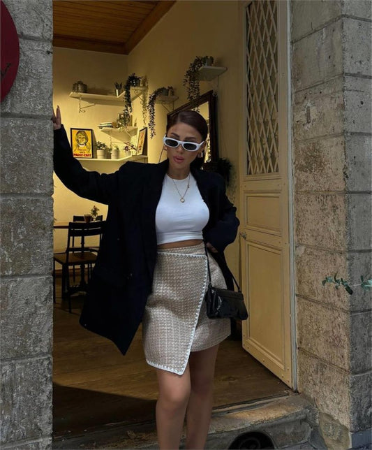 ŞANELKAPAKLI ÇOBAN DİKİŞ DETAYLI KISA ETEK - Bej