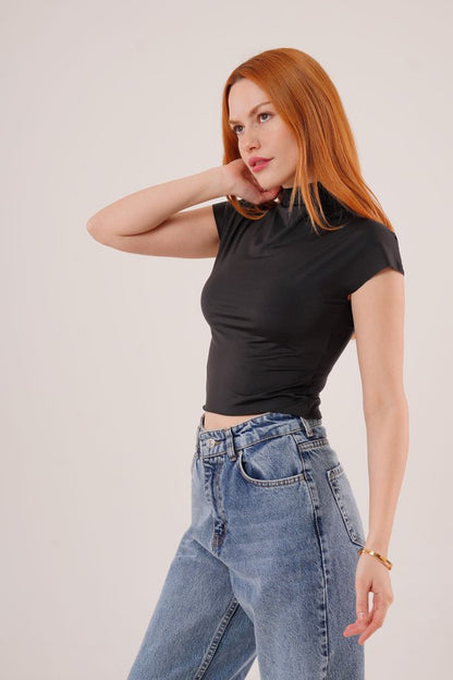 Boğazlı Parlak Kumaş Siyah Crop