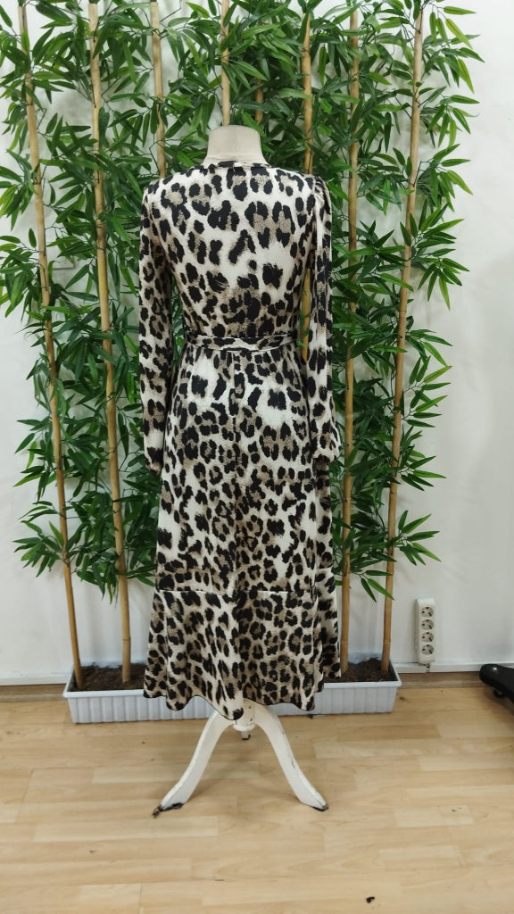 Kadın Uzun Kollu Kruvaze Yakalı Belden Kuşaklı Leopar