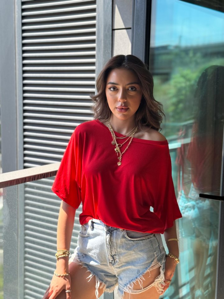 Kadın Tek Omuzu Açık Kısa Kollu Salaş Viskon Bluz