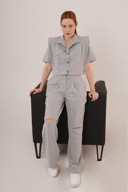 Cepli Düğmeli Bluz Ve Diz Detaylı Pantolon Gri İkili Takım